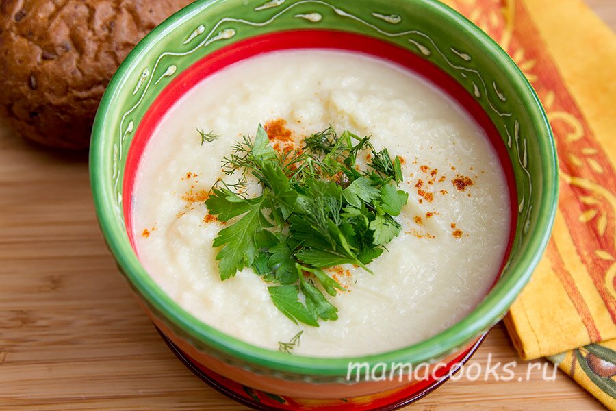 <p>Подавайте суп горячим, украсив зеленью, гренками и специями.</p> 
